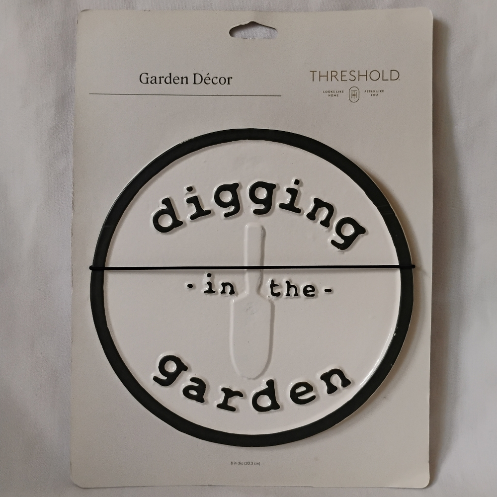 Outdoors Garden Decor Grey & White "Digging in the Garden" Round Aluminum Sign